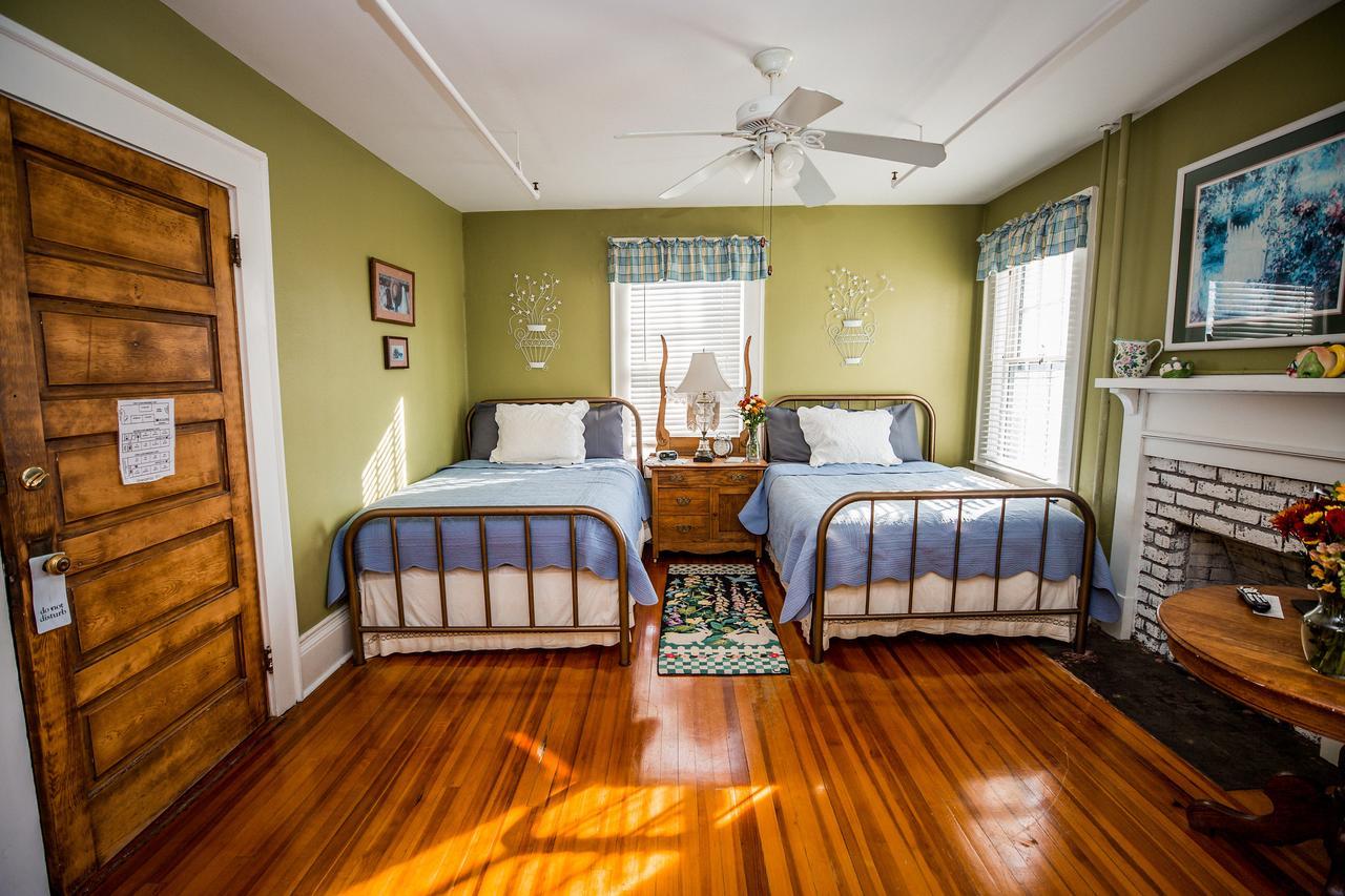 The Henderson Bed and Breakfast Hendersonville Buitenkant foto